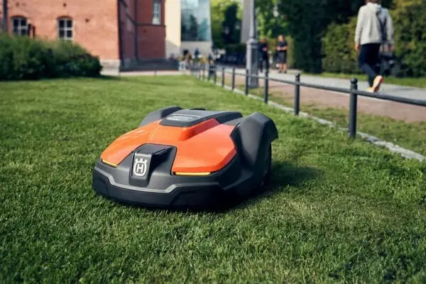 Husqvarna Automower® 520 Robotic Lawn Mower